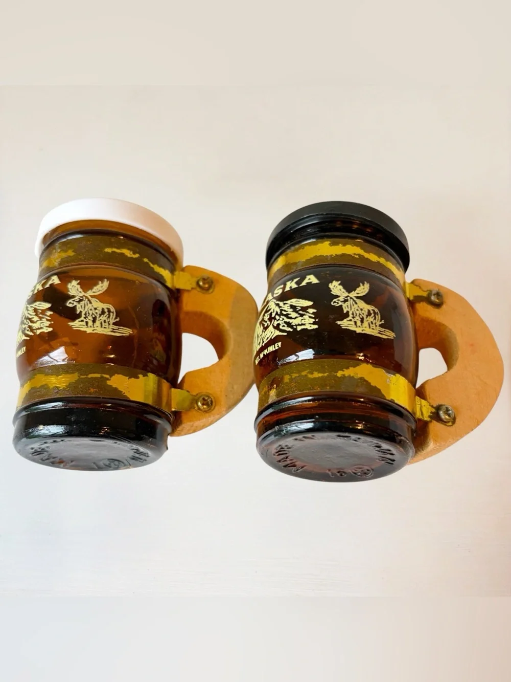 Vintage Alaska souvenir salt & pepper shakers. Made in Taiwan